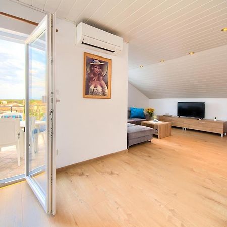 קרק Apartment Mladen מראה חיצוני תמונה