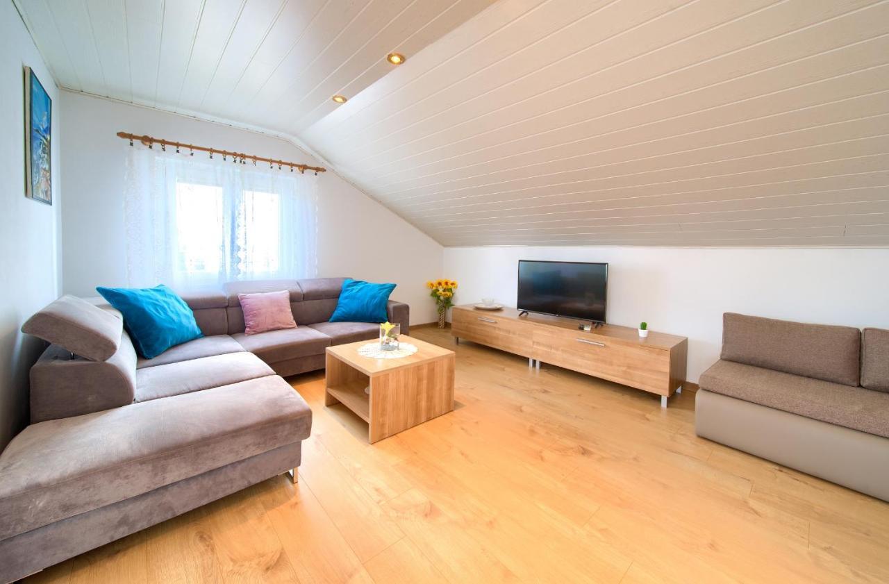 קרק Apartment Mladen מראה חיצוני תמונה