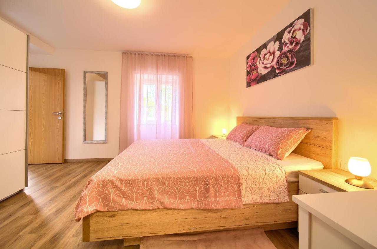 קרק Apartment Mladen מראה חיצוני תמונה