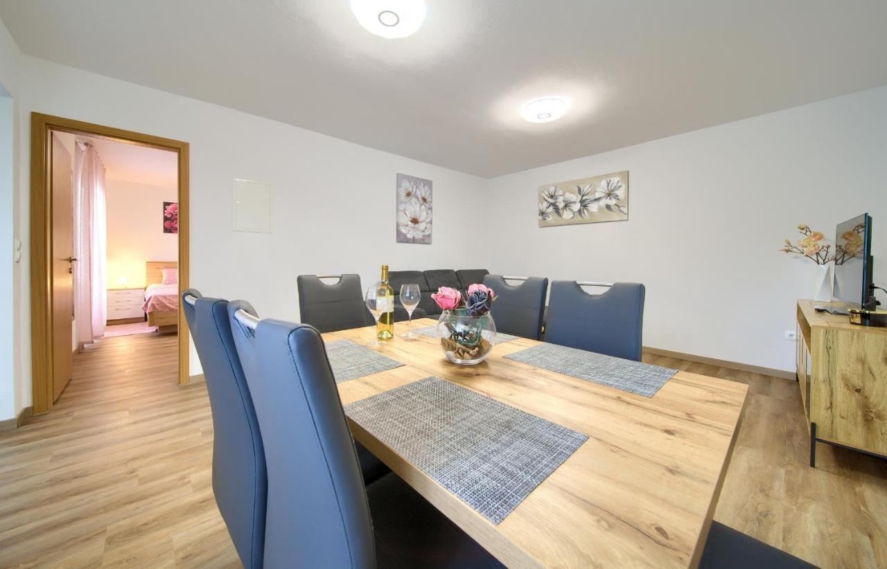 קרק Apartment Mladen מראה חיצוני תמונה