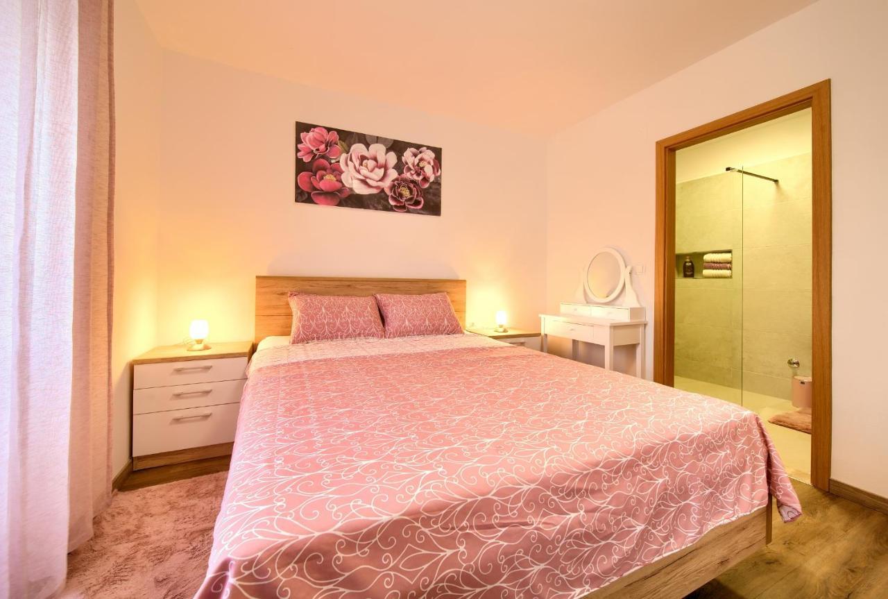 קרק Apartment Mladen מראה חיצוני תמונה