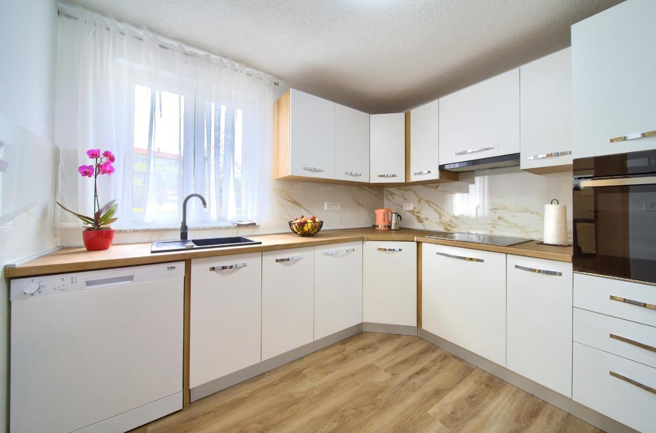 קרק Apartment Mladen מראה חיצוני תמונה