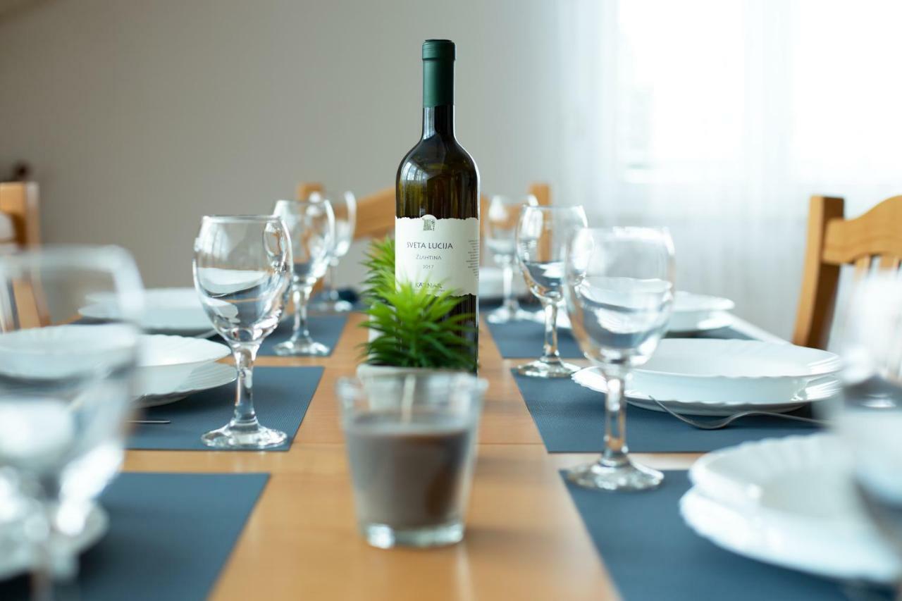 קרק Apartment Mladen מראה חיצוני תמונה